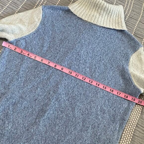 C By Bloomingdale's 100% Cashmere Turtleneck Sweater Womens Size XS Quiet luxury - Picture 4 of 6